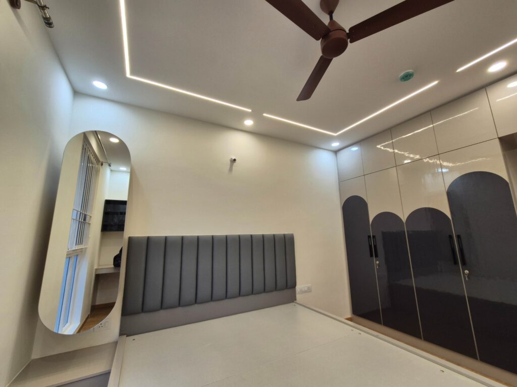 modern bedrrom design with mirror setup